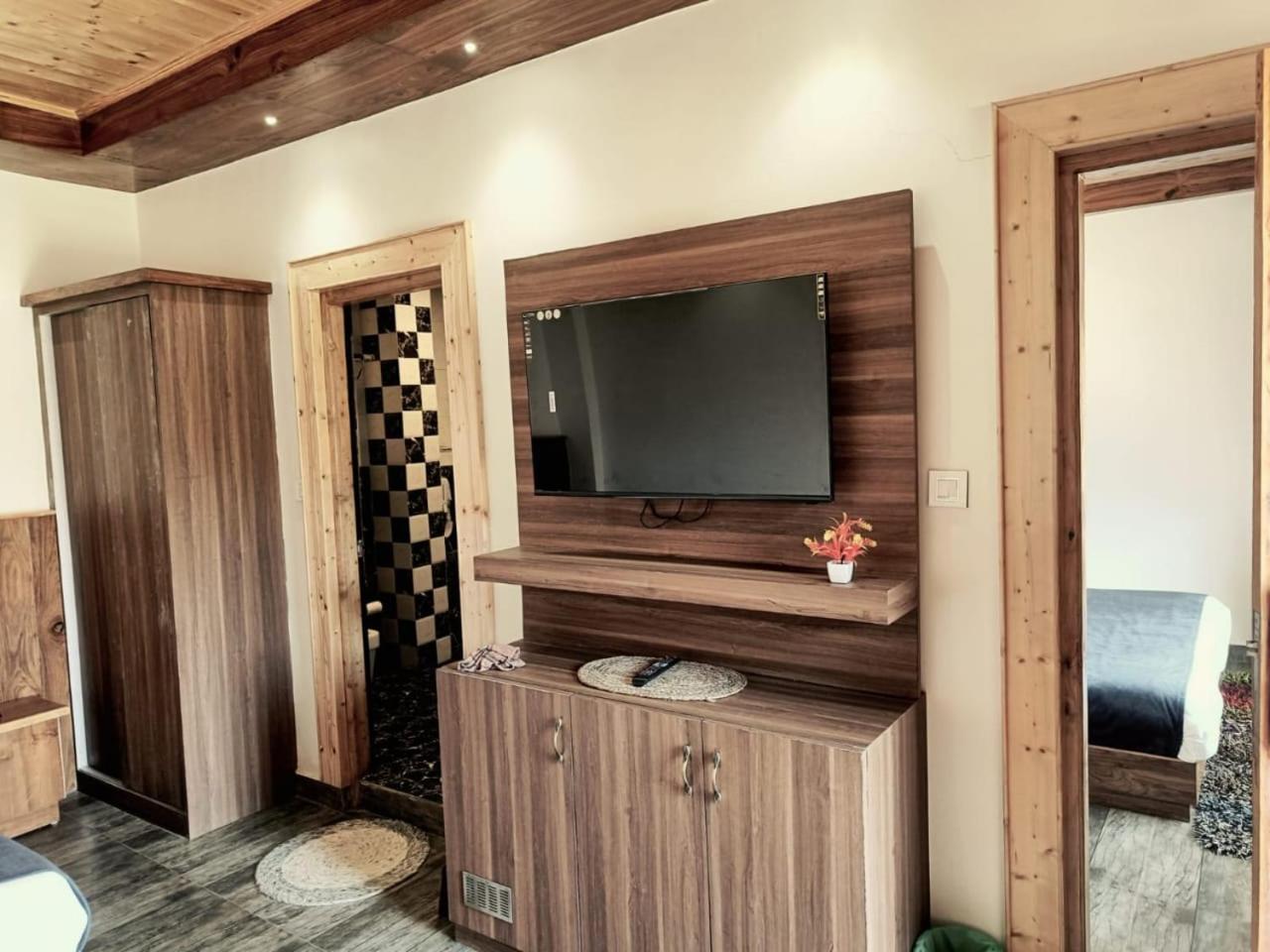 Trimounts-A Boutique Hotel & Wellnes Center In Tirthan Valley Banjār Buitenkant foto