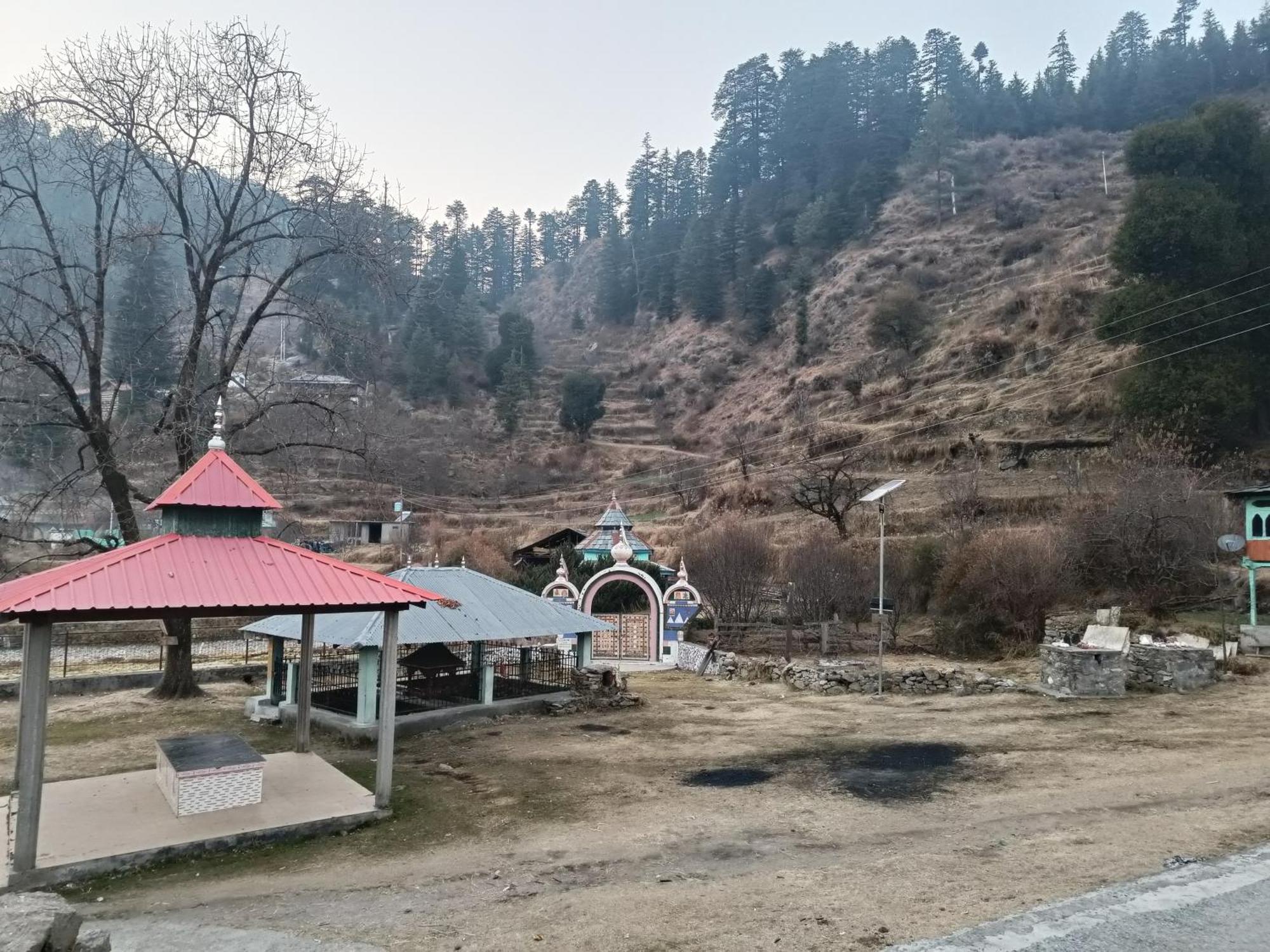 Trimounts-A Boutique Hotel & Wellnes Center In Tirthan Valley Banjār Buitenkant foto